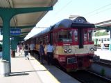 20.06.2005 - Hradec Králové hl.n.: 854.218-5 na postrku Os 5525 z Jičína (v čele 852.001-7) © PhDr. Zbyněk Zlinský