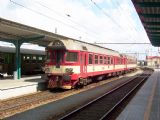 20.06.2005 - Hradec Králové hl.n.: 854.019-7 přijíždí v čele Sp 1781 z Trutnova © PhDr. Zbyněk Zlinský