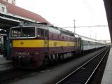 29.10.2005 - Hradec Králové hl.n.: 750.326-1 v čele R 961 ''Úpa'' Praha - Trutnov (výluka do Jaroměře) © PhDr. Zbyněk Zlinský