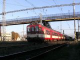 29.10.2005 - Hradec Králové hl.n.: 842.022-6 odjíždí v čele R 683 Liberec - Pardubice © PhDr. Zbyněk Zlinský