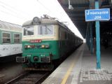 06.11.2005 - Hradec Králové hl.n.: 130.014-4 v čele Os 5685 z Jaroměře © PhDr. Zbyněk Zlinský