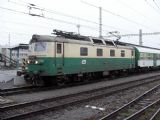 16.11.2005 - Hradec Králové hl.n.: 130.017-7 v čele Os 5605/5604 Choceň - Pardubice © PhDr. Zbyněk Zlinský