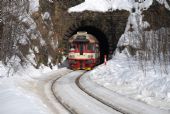 25.02.2012 - Tanvald: 854.212-8 + 854.202-9 vyjíždí ze Žďárského tunelu jako Os 16228 z Harrachova © Radek Hořínek