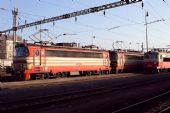 17.03.2012 - Plzeň hl.n.: 240.010 + 240.008 čeká na volno k odjezdu © Jiří Řechka