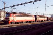 17.03.2012 - Plzeň hl.n.: 240.010 + 240.008 čeká na volno k odjezdu © Jiří Řechka