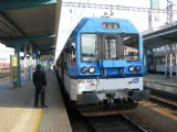 24.03.2012 - Hradec Králové hl.n.: 843.025-8 v čele R 983 Liberec - Pardubice hl.n. © PhDr. Zbyněk Zlinský