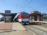 24.03.2012 - Pardubice hl.n.: 362.013-5 odjíždí v čele EC 171 ''Hungaria'' Berlin Hbf (tief) - Budapest-Keleti pu © PhDr. Zbyněk Zlinský