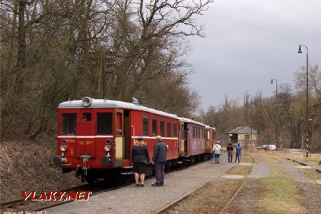 Do Okoře bez oře, ale zato s motoráčkem