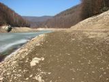 Blato na ohybe, Prvý ostrov už splýva s brehom, Ružínska priehrada,17.3.2012 © Marek L.Guspan