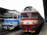 07.04.2012 - Brno hl.n.: 560.025-9/560.026-7 jako Os 4724 do Březové n.Svitavou a 854.025-4 na postrku/v čele Os 4116/4115 © PhDr. Zbyněk Zlinský