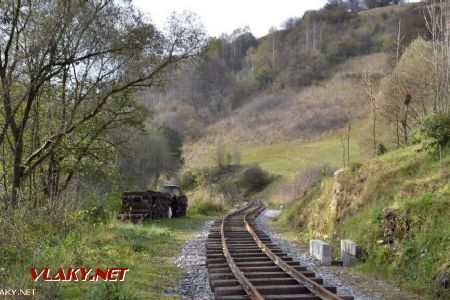 Tesne za stanicou, pohľad smerom Čierny Balog  -  jeseň 2011 © Radovan Plevko