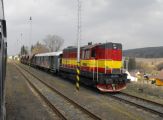 742.536 v ŽST Valšov, 07.04.2012 © Róbert Žilka