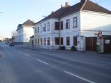 Zastávka rakouských a slovenských autobusových dopravců na Pressburger Strasse v centru Wolfsthalu	3.3.2012	Jan Přikryl