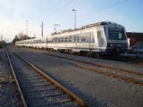 Dvojice elektrických jednotek řady 4020 ÖBB stojí odstavená ve stanici Wolfsthal před dalším výkonem na lince S7	3.3.2012	Jan Přikryl