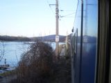 Vlak S-Bahnu projíždí v centru Hainburgu an der Donau přímo po břehu Dunaje	3.3.2012	Jan Přikryl