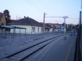 Výpravní budova stanice Fischamend je pro meziměstský úsek bývalé Pressburgerbahn typická	3.3.2012	© Jan Přikryl