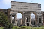 Řím: detail antických nápisů na části areálu brány Porta Maggiore	4.3.2012	 © Lukáš Uhlíř