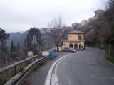 Pohled na výpravní budovu zastávky Castel Gandolfo z ulice Via Antonio Gramsci	4.3.2012	 © Jan Přikryl