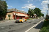 K stanici sa mestom blíži konvoj historických vozidiel - gumokolesových, © Igor Molnár