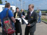 24.05.2012 - ZC VUZ Velim: nadmíru zaměstnaný PR manager Petr Kopáček, dřív známý spíš v hasičské uniformě © PhDr. Zbyněk Zlinský