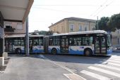 Rimini: trolejbus typu Van Hool AG300T přijíždí na pomocný pohon do konečné zastávky linky 11 na Via Dante Alighieri	7.3.2012	 © Lukáš Uhlíř