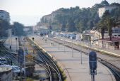 Split: typicky prázdné nádraží z nadjezdu ulice Kralja Zvonimira nad tunelem, v pozadí naklápěcí jednotka před cestou do Záhřebu	8.3.2012	 © Lukáš Uhlíř