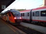 10.9.2011	Slovinské elektrické desiro se soupravou EC Croatia sestávající z rakouských ''mz'' vozů v Mariboru	©	Rastislav Štangl