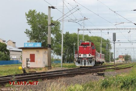 Vlak Os 5718 opúšťa stanicu Úľany nad Žitavou. 9.6.2012 © Bc. Jozef Gulík