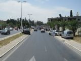 15.06.2012 - Hammamet: jakási demonstrace v okolí mešity El Ehcene po páteční motlitbě komplikuje dopravu (foto z autobusu) © PhDr. Zbyněk Zlinský