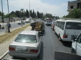 15.06.2012 - Hammamet: demonstrace v okolí mešity El Ehcene po páteční motlitbě (foto z autobusu) © PhDr. Zbyněk Zlinský