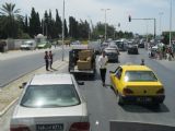 15.06.2012 - Hammamet: demonstrace v okolí mešity El Ehcene po páteční motlitbě (foto z autobusu) © PhDr. Zbyněk Zlinský