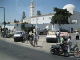 15.06.2012 - Hammamet: demonstrace v okolí mešity El Ehcene po páteční motlitbě (foto z autobusu) © PhDr. Zbyněk Zlinský