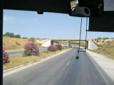 15.06.2012 - odbočka z dálnice A1 do Sousse: železniční nadjezd hlavní trati v úseku Kalaâ Kébira - Kalaâ Séghira (foto z autobusu) © PhDr. Zbyněk Zlinský