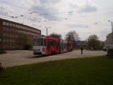 Cottbus/Chośebuz: tramvaj typu KTNF6 projíždí kolejovou křižovatkou u budovy radnice	. 19.4.2012 © 	Jan Přikryl