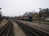 Putbus: souprava osobního vlaku u úzkokolejného nástupiště po příjezdu z Göhren	. 20.4.2012 © 	Jan Přikryl