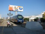 07.06.2012 - Nabeul: AEX 101/102 čeká na svůj výkon na AE 10-5/56 Nabeul - Tunis a zatím jediný cestující na svůj vlak © PhDr. Zbyněk Zlinský