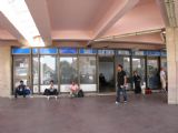 07.06.2012 - Gare de Tunis: někdo čeká v čekárně, někdo před ní © PhDr. Zbyněk Zlinský