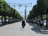 07.06.2012 - Tunis: motorizovaní policisté mezi chodci na Avenue Habib Bourguiba © PhDr. Zbyněk Zlinský