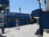 07.06.2012 - Station Tunis Marine: telefonní budky, trafika a občerstvení u vchodu © PhDr. Zbyněk Zlinský