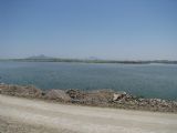 07.06.2012 - úsek Tunis Marine - Le Bac: trať vede po hrázi jižní částí Lac de Tunis (foto z vlaku) © PhDr. Zbyněk Zlinský