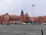 Stralsund: celkový pohled na výpravní budovu hlavního nádraží z ulice Tribseer Damm	. 21.4.2012 © 	Jiří Mazal