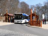 Jasmund: kloubový autobus typu Volvo 7700 nabírá cestující na konečné Königstuhl před cestou do sousední vesnice Hagen	. 21.4.2012 © 	Aleš Svoboda