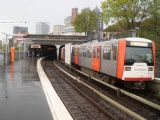 Hamburk: modernizovaná souprava metra typu DT2 z 60. let stojí ve stanici linky U3 Landungsbrücken	. 21.4.2012 © 	Jan Přikryl