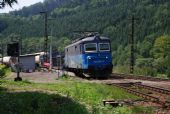 28.07.2012 - Bezpráví: strojvedoucí 122.029-2 v čele nákladního vlaku směr Česká Třebová nás zdravil světly © Radek Hořínek