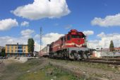 27.6.2012 - V čele našeho vlaku z Karsu se objevila lokomotiva DE22-001 TCDD © Martin Kalousek