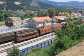 1.7.2012 - Nákladní vlak v srbské pohraniční přechodové stanici Dimitrovgrad v čele s lokomotivou BDŽ 43-532 © Martin Kalousek