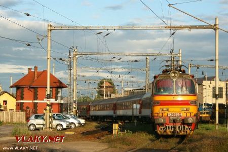 Ex 530, opúštajúci nákladnú stanicu. Zvolen nákl.st. 13.8.2012. © Juraj Ševčík