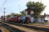 18.08.2012 - Pardubice-Rosice n.L.: Museum s vystavenými vozy M 131.2053, Ztrc 1-36354 a R 8-10172 a rozhlížejícím se Karlem © PhDr. Zbyněk Zlinský