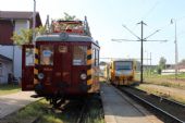 18.08.2012 - Pardubice-Rosice n.L.: 814.049-3/914.049-2 přijíždí podél M 131.2053 jako Os 5304 Havl. Brod - Pardubice hl.n. © PhDr. Zbyněk Zlinský