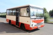 18.08.2012 - Pardubice-Rosice n.L.: historický autobus Avia Ikarus 553 na zastávce před výpravní budovou © PhDr. Zbyněk Zlinský